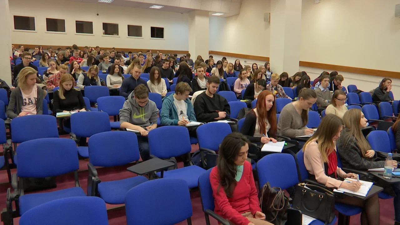 Русская молодёжь выбирает колледжи: Вузы теперь только для "элиты"