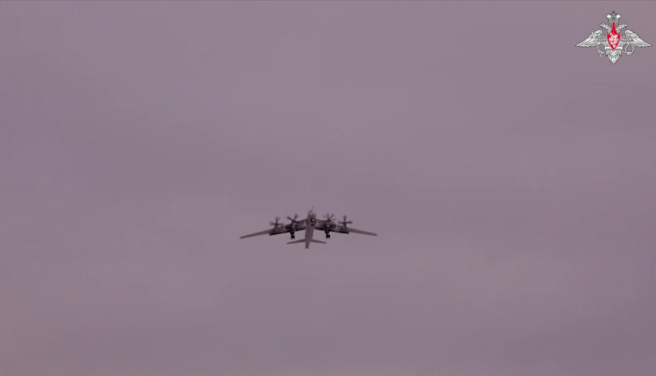 Неожиданно. Путин после слов Трампа поднял Ту-95мс: Маршрут — на цель США. 7-часовая "истерика" противника. Взмыли его истребители