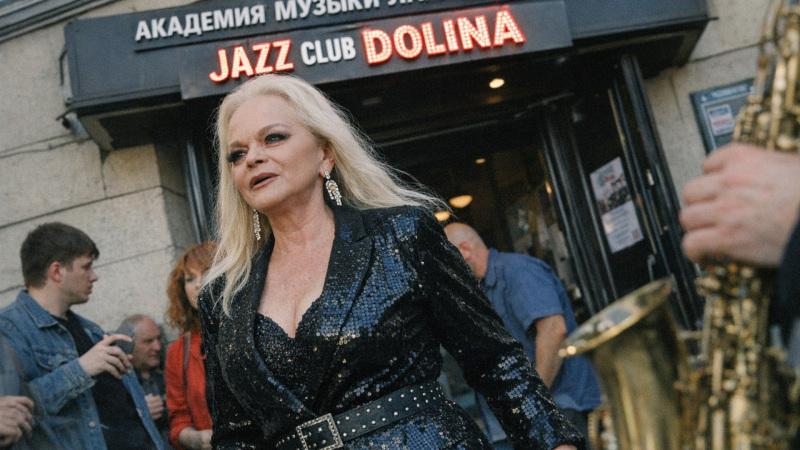 "Кто-то фронту помогает, а кто-то - певицам": Вика Цыганова задала "друзьям Долиной" неудобный вопрос