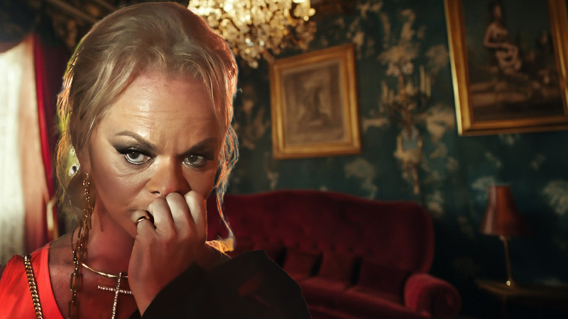 "Вывозила наряды и другие вещи": Долина трижды приезжала в квартиру после выселения по решению суда