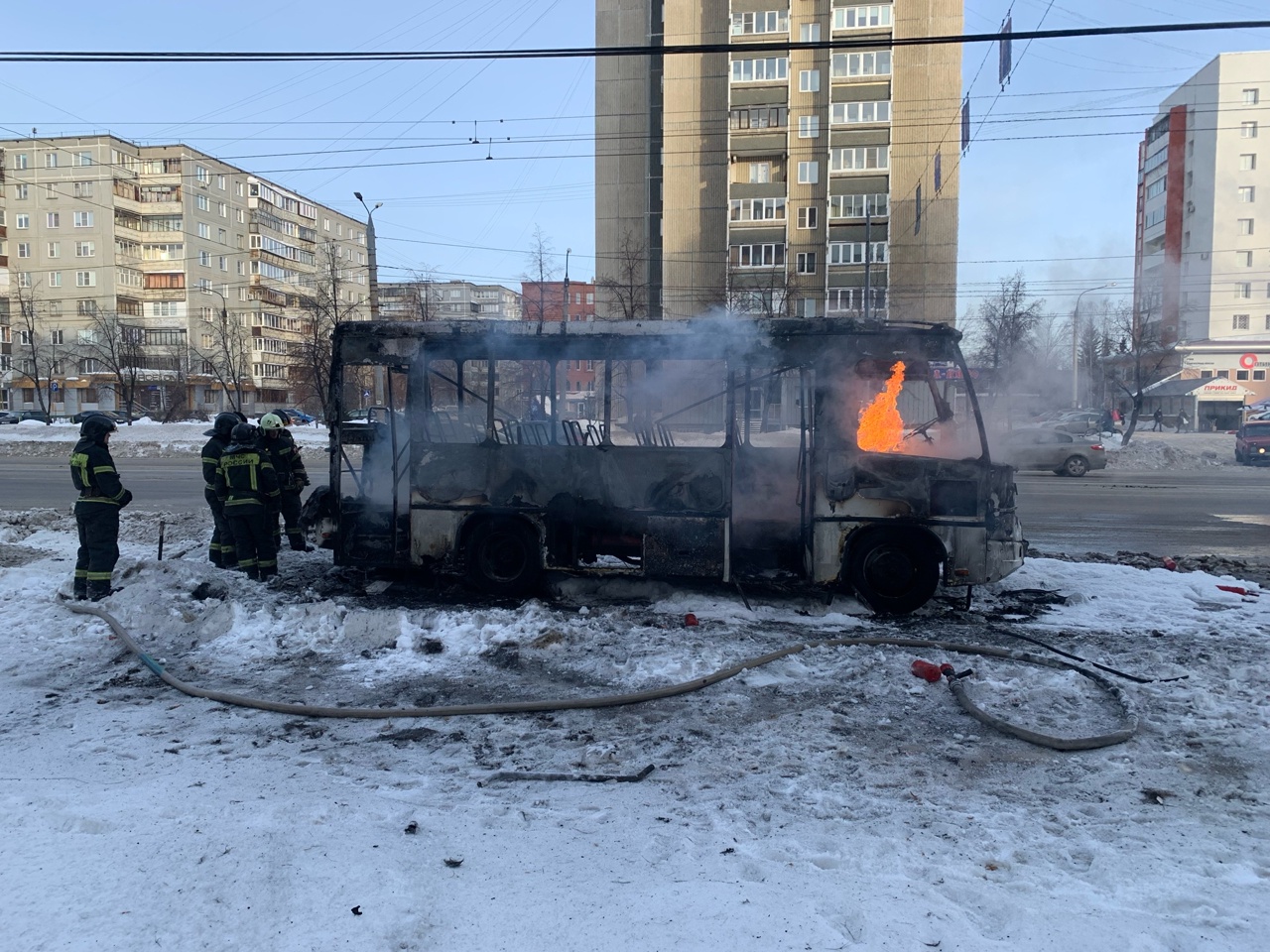 В Челябинской области из жуткого пожара эвакуировали 15 человек