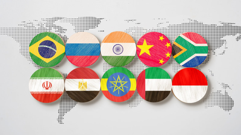 "Единственный способ выжить": Предсказавший возвращение Трампа и атаку на Иран китайский историк дал неожиданный совет Европе