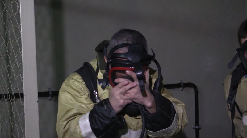 После атаки ВСУ на НПЗ в Краснодарском крае начался мощный пожар: горит резервуар, возгорание тушат 39 пожарных. Что известно?