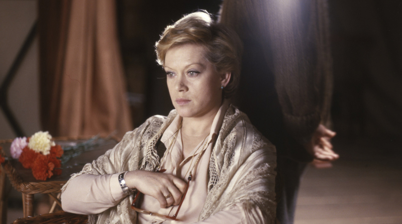 "Россией не довольны": Звезда "Служебного романа" всех удивила. Вот, что она на самом деле думает об СВО и Путине