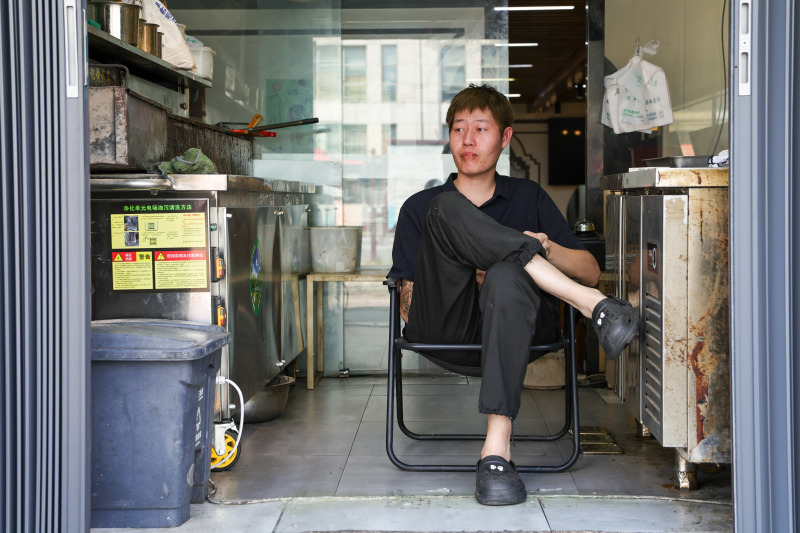 Трёхдневный отпуск без оплаты и один выходной. Как работают в Китае и других странах