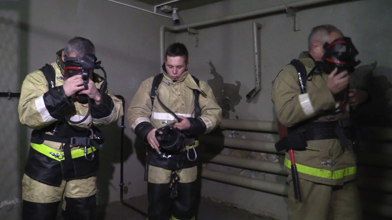 Склад аккумуляторов вспыхнул в Татарстане: пожарным пока не удаётся потушить возгорание, эвакуировались 300 человек. Что известно о происшествии?