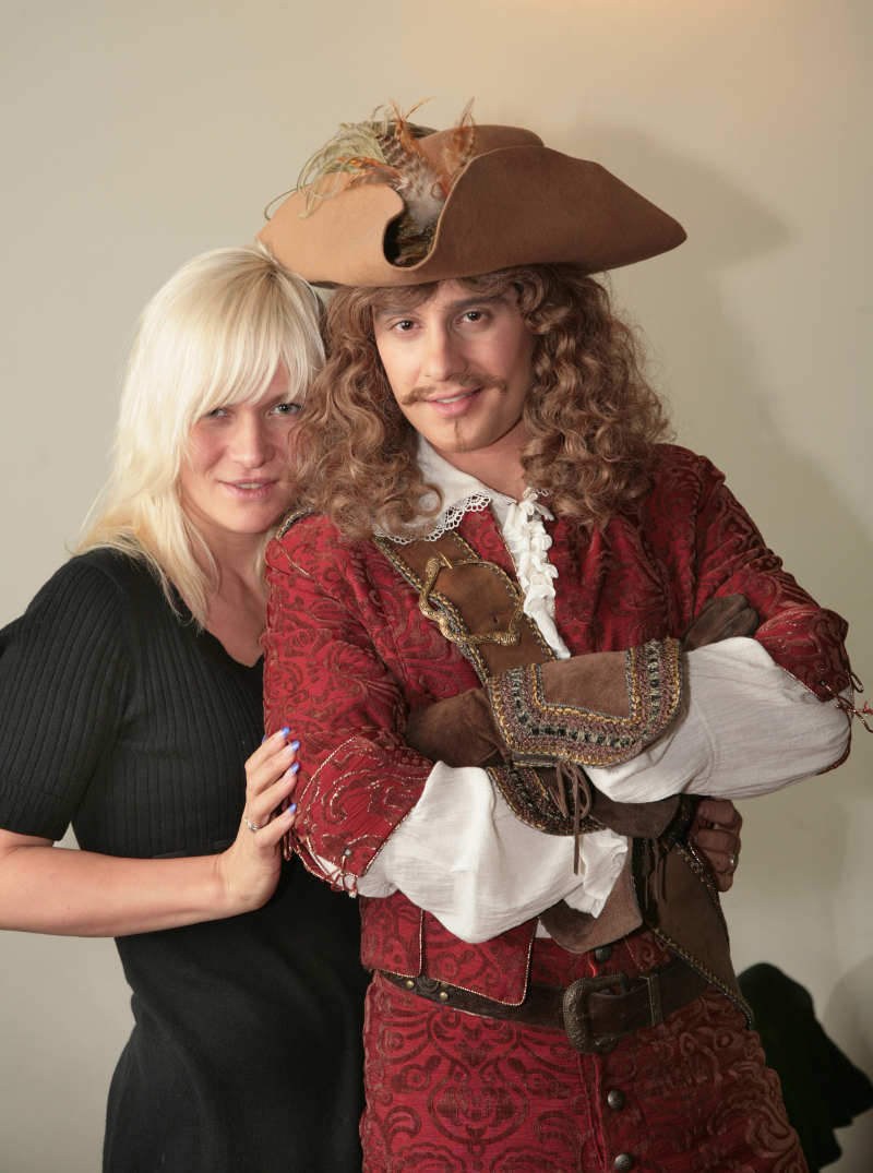 Антон и Виктория Макарские: Их настойчиво отправляли в эмиграцию. Они выбрали Россию и тихое семейное счастье