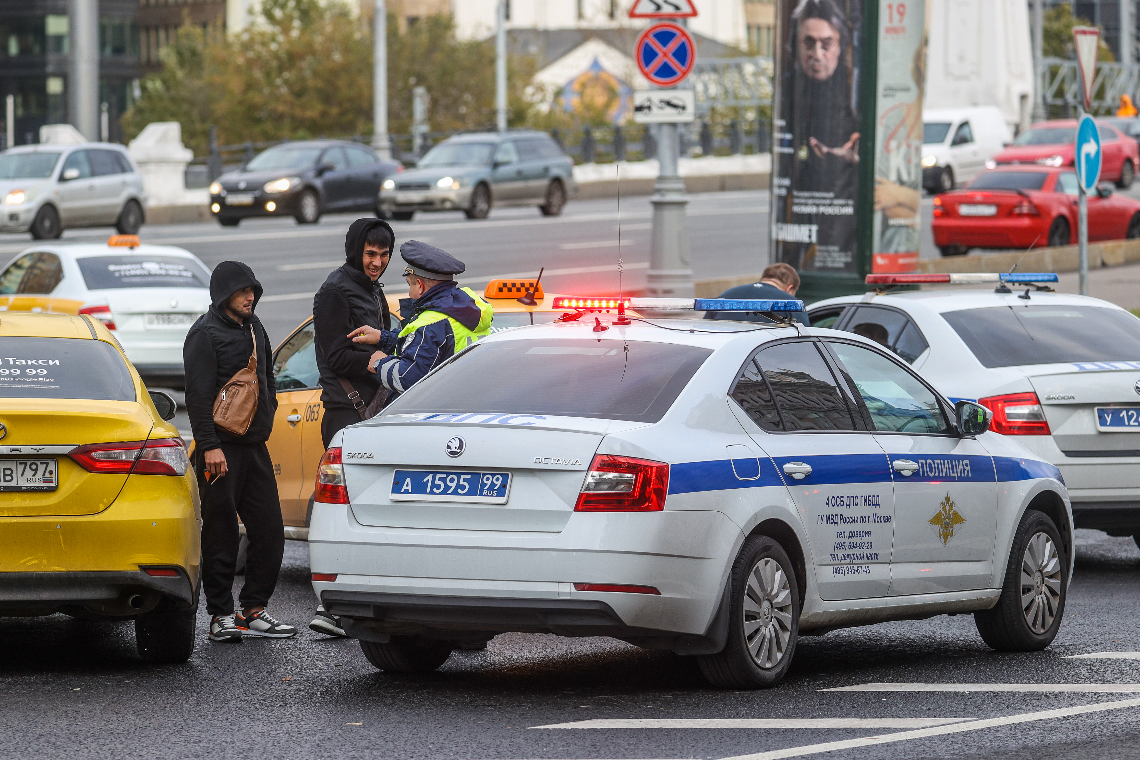 Сразу девять мигрантов лишили гражданства в Петербурге. За преступления