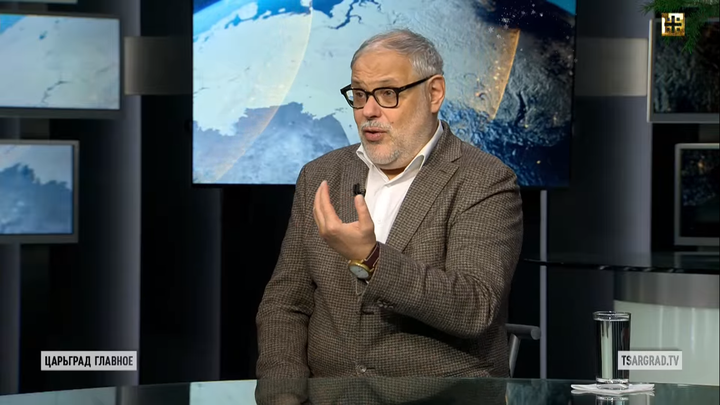 "Он делает это совершенно феноменально": Хазин пояснил, что позволит Путину одержать верх над Западом