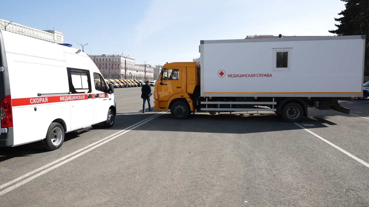 В Челябинской области обновили парк школьных автобусов и автомобилей скорой