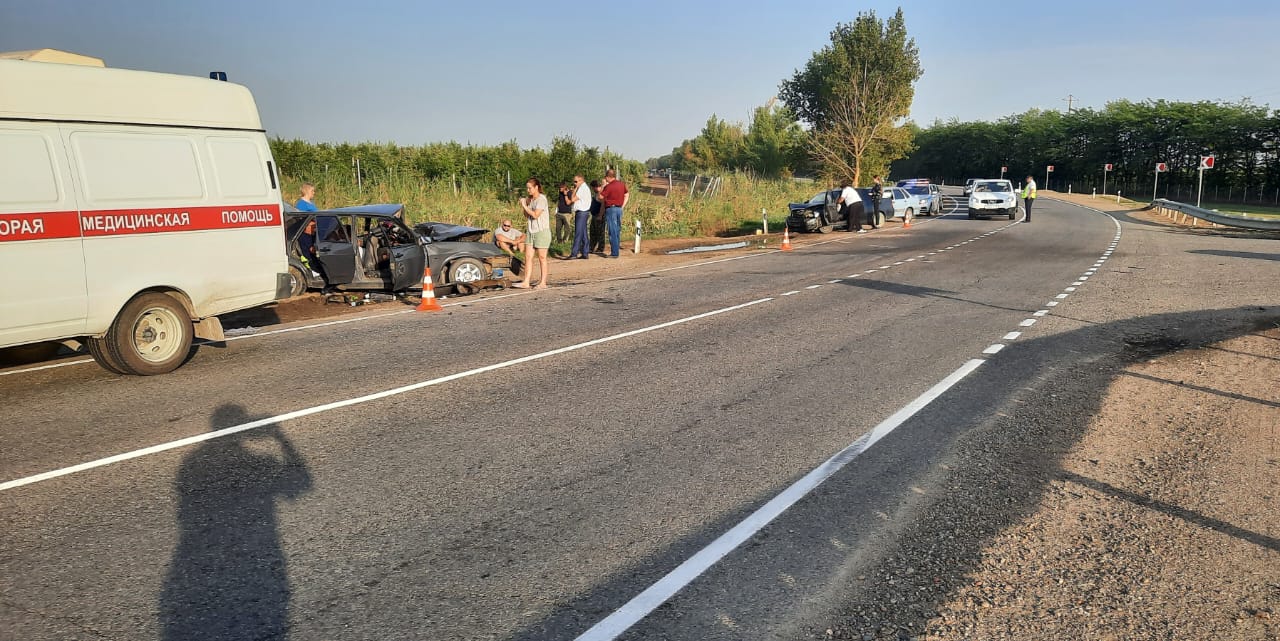 На Кубани семья, ехавшая из роддома, попала в аварию. Отец и новорождённый  ребёнок погибли