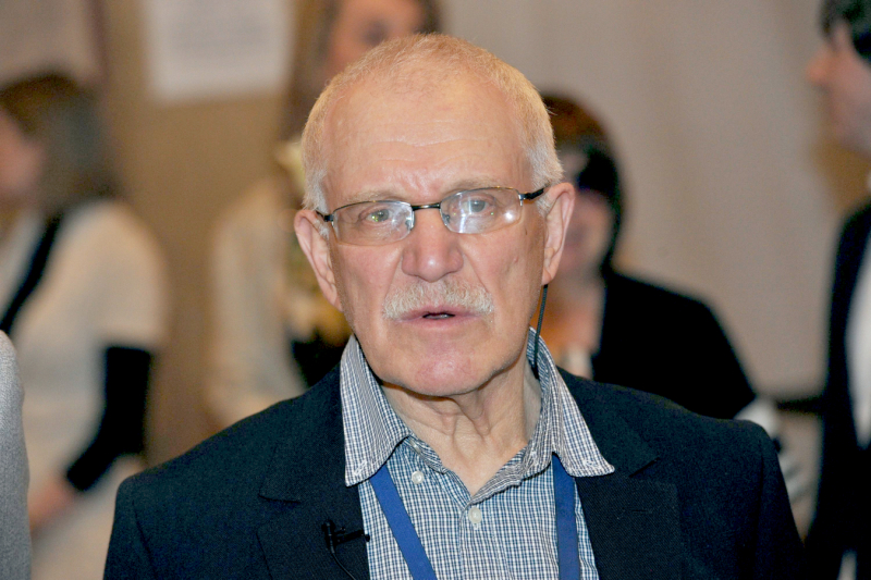 Звёзд забирает самая страшная болезнь: Мухич из "Полицейского с Рублёвки" не единственный. Кто ещё умер от рака?