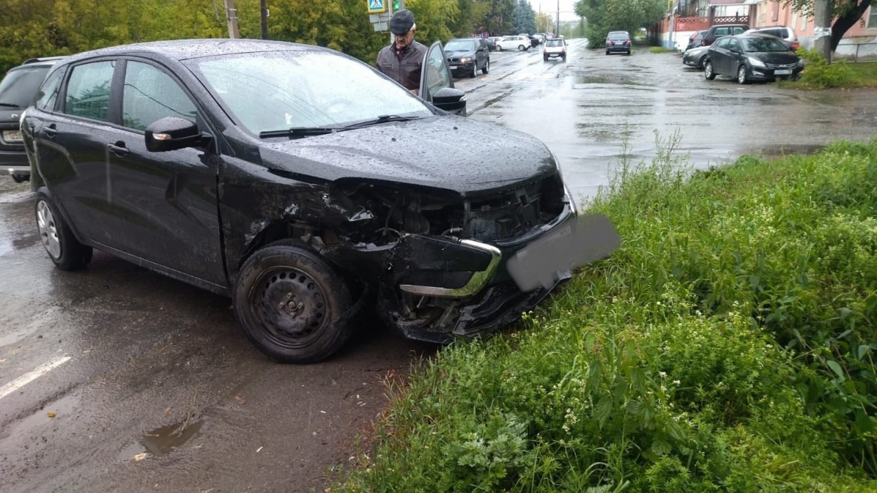 В Челябинской области автомобиль полиции столкнулся с легковушкой