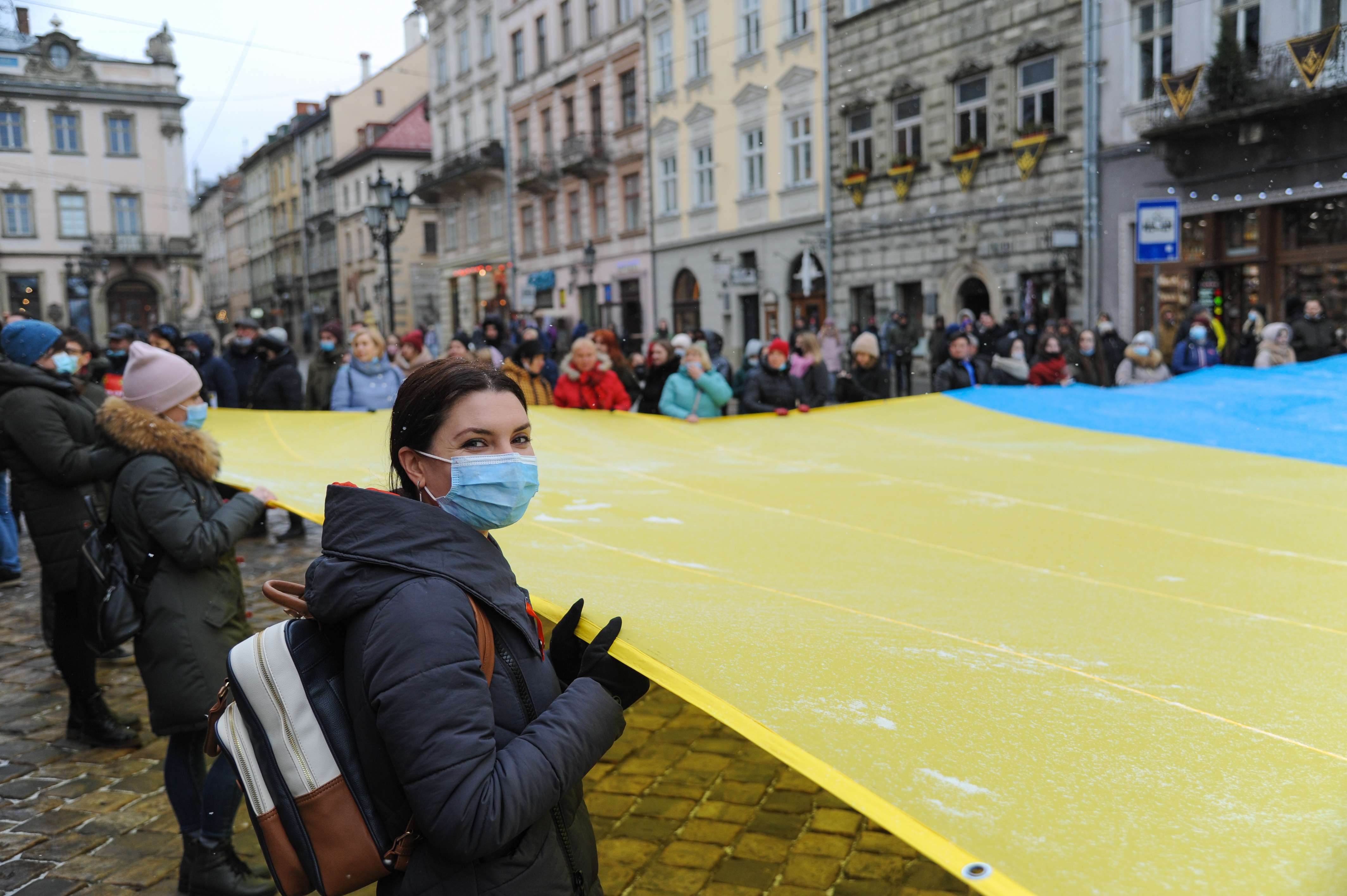 Даль украинец. Протесты украинцев в Европе. Жители Западной Украины. Украинцы митингуют. Украинцы с флагами в Европе.