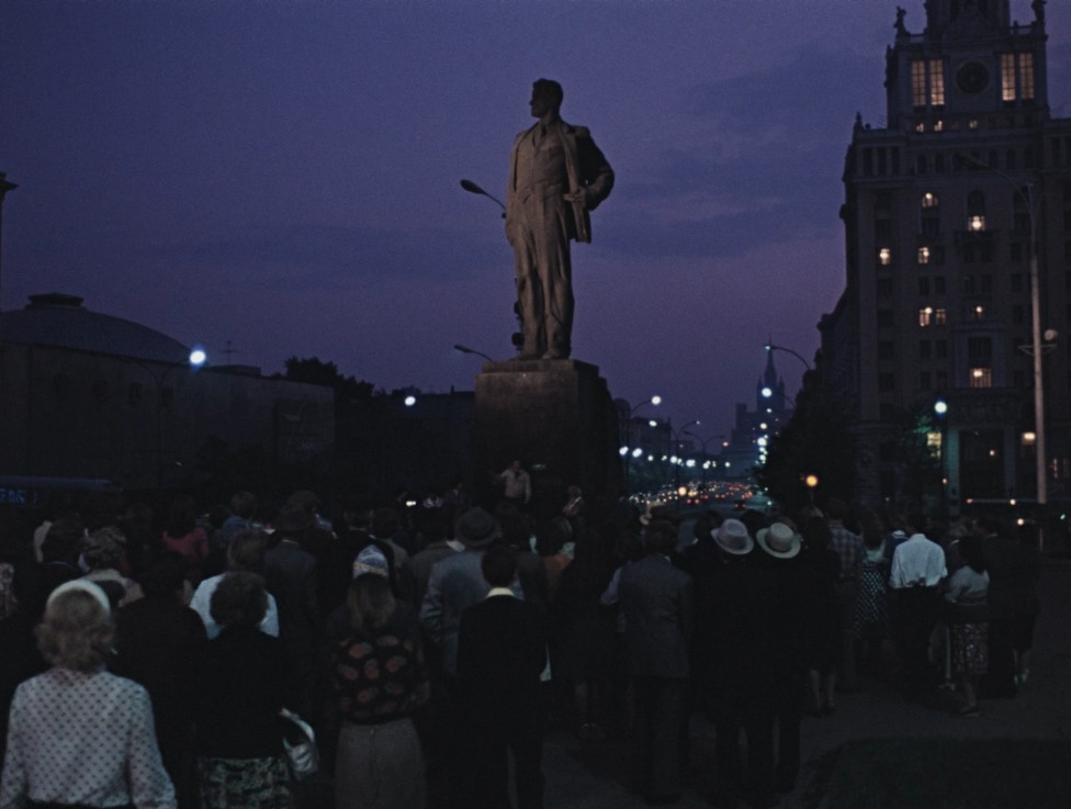 Внимание на босоножки и часы. Киноляпы в "Москва слезам не верит": Что мы не заметили в оскароносном фильме