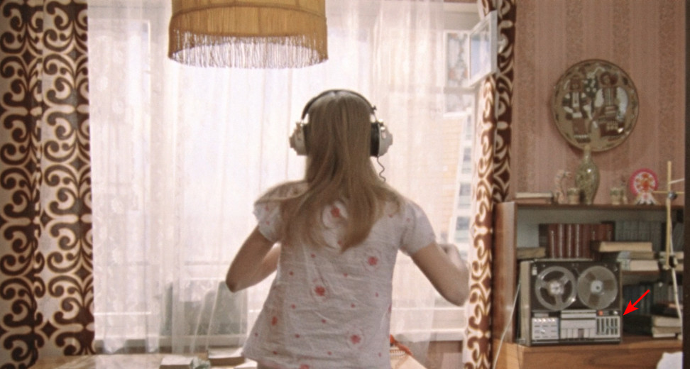 Внимание на босоножки и часы. Киноляпы в "Москва слезам не верит": Что мы не заметили в оскароносном фильме