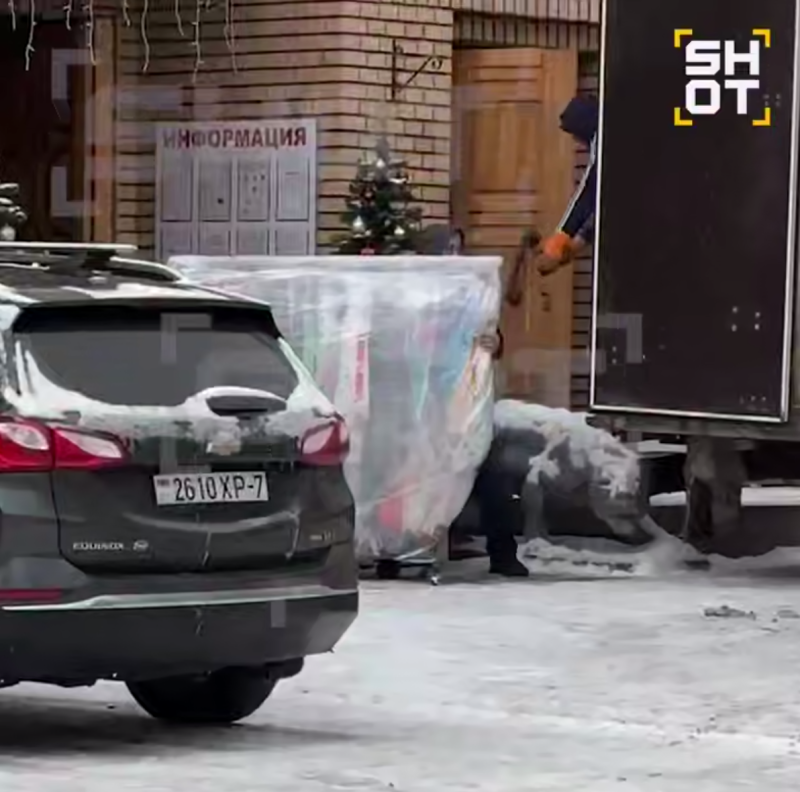 Непогода в доме. Долина отказалась отдавать ключи от квартиры Полине Лурье