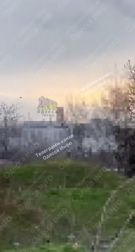 Столб огня и взрыв: В порту Одессы начался масштабный пожар. Что известно