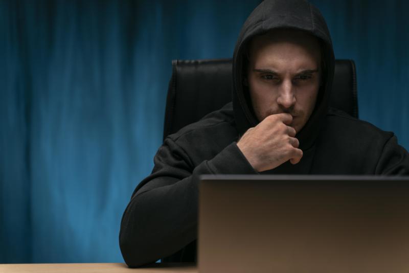 "Секретарь Минобороны" позвонил матери бойца со страшным сообщением. В России набирает обороты циничная схема обмана