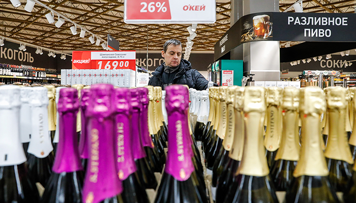 Новогодний стол обойдётся в 10 тысяч рублей: Главные уловки продавцов и как сэкономить на покупках