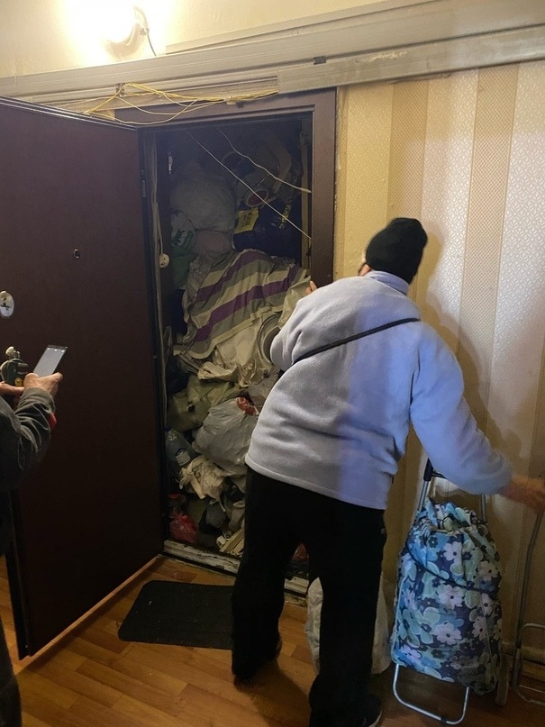 Проход полностью забаррикадирован