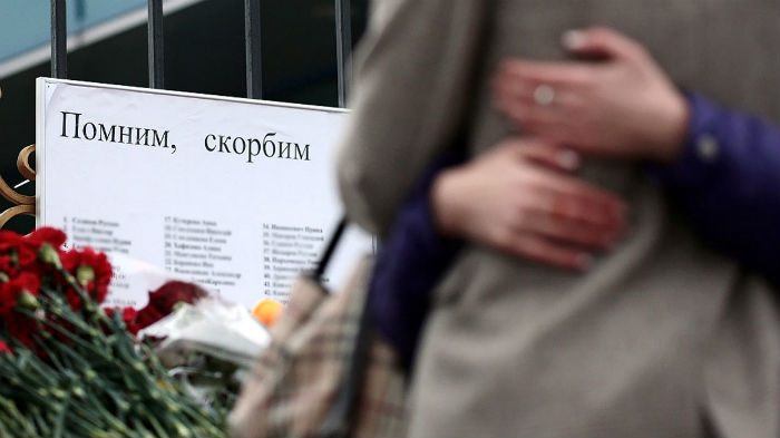 Цветы у здания аэропорта Ростов-на-Дону