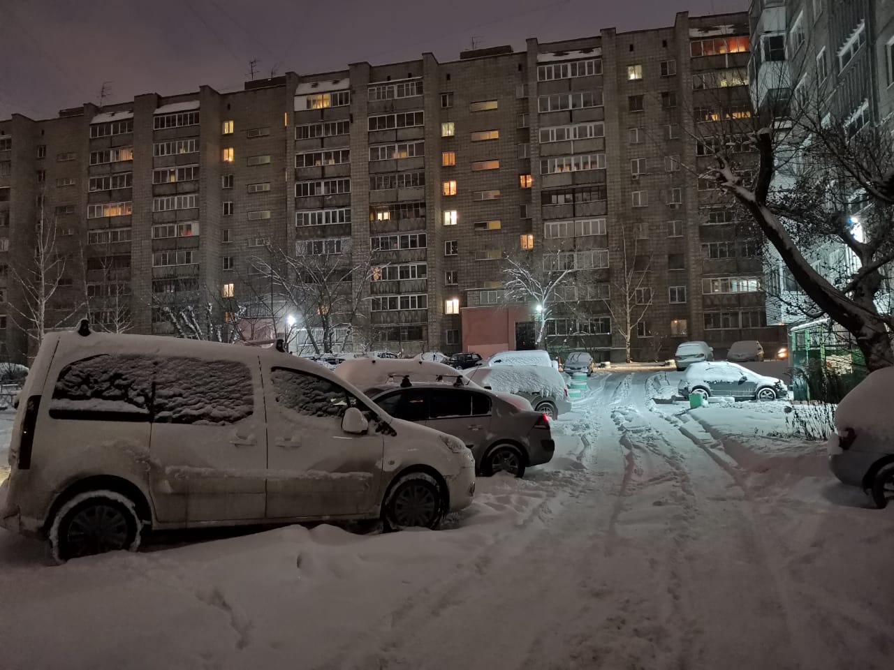 Новосибирск завалило снегом: Зимние кадры из столицы Сибири