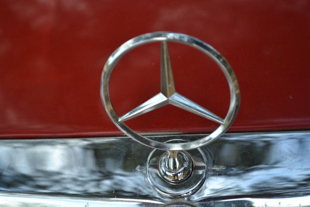 Mercedes за 99 миллионов: Дорогие машины в России продаются всё лучше