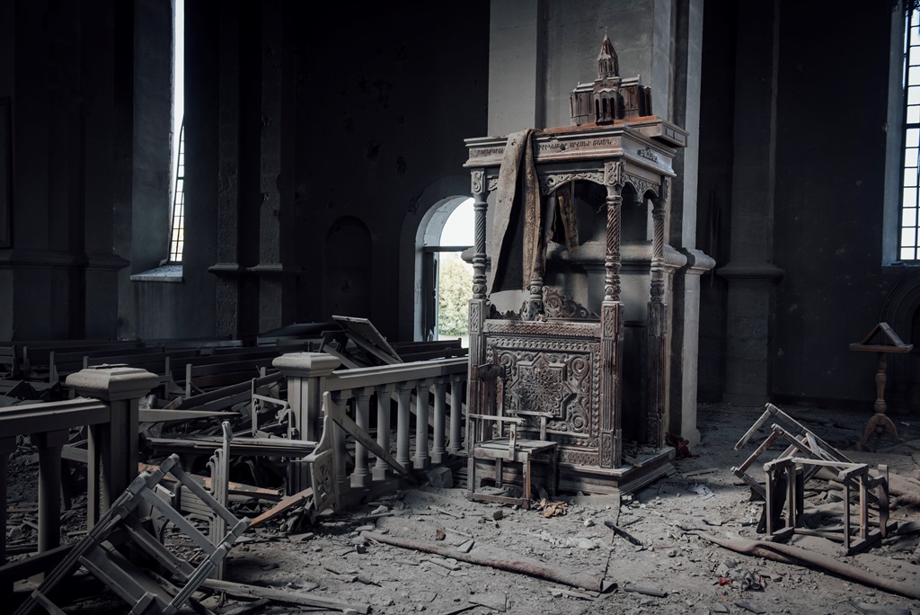 Обстрелянная армянская церковь в Шуше. Фото: Global Look Press