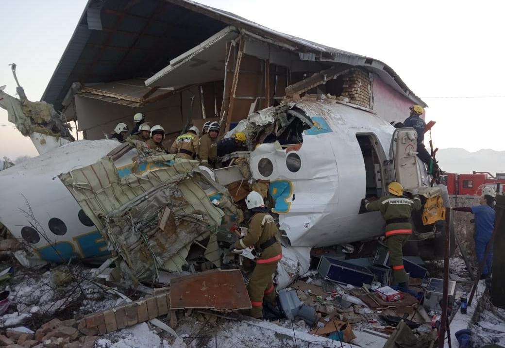 Пилот погубил 12 человек или спас 88? Загадка катастрофы Fokker 100 в Казахстане